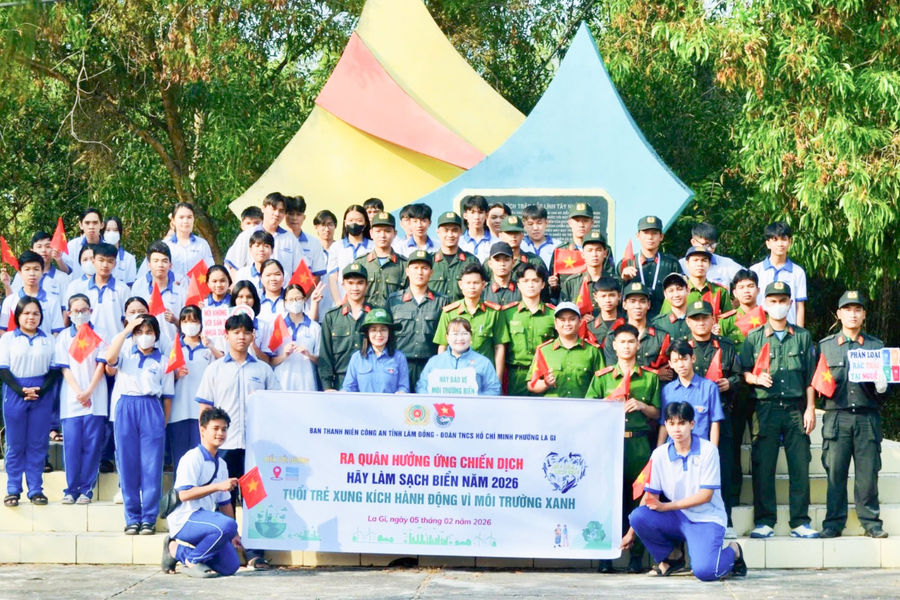 Hơn 100 người hưởng ứng Chiến dịch “Hãy làm sạch biển” tại La Gi