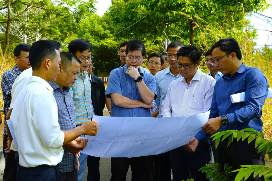 Phó Chủ tịch UBND tỉnh Lâm Đồng Nguyễn Hồng Hải kiểm tra các dự án đầu tư ngoài ngân sách tại khu vực Gia Nghĩa