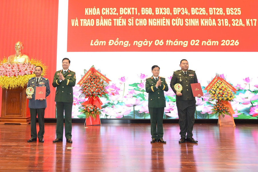 Học viện Lục quân trao bằng tiến sĩ quân sự cho 20 sĩ quan quân đội Việt Nam và Campuchia
