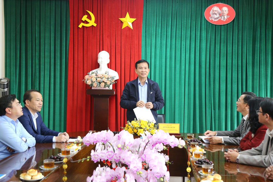 Chủ tịch UBND tỉnh Lâm Đồng Hồ Văn Mười thăm, chúc Tết Công ty Xổ số kiến thiết