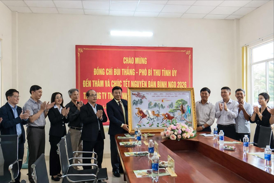 Phó Bí thư Tỉnh ủy Bùi Thắng thăm, chúc tết Công ty xuất nhập khẩu Tân Thành Nam