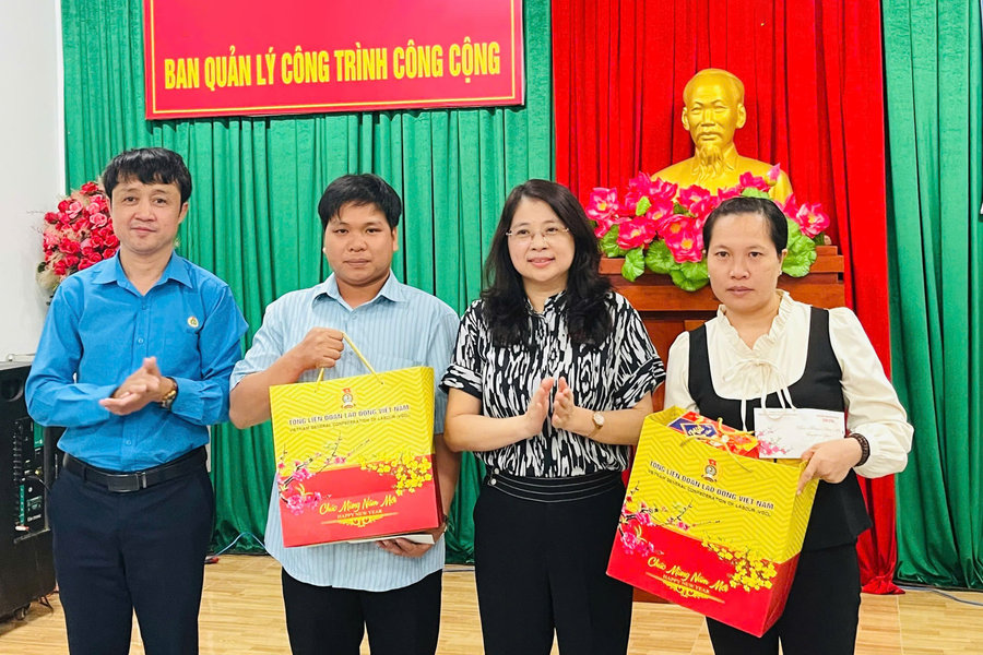 Phó Chủ nhiệm Ủy ban pháp luật và tư pháp Quốc hội thăm, chúc Tết người lao động xã Hàm Thuận