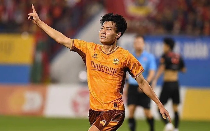 Ninh Bình hụt chức vô địch lượt đi V-League sau thất bại bất ngờ 1-2 trước HAGL