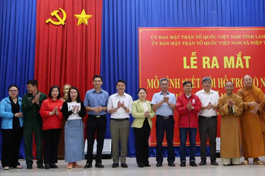 Trao hơn 500 phần quà Tết cho người dân khó khăn tại xã Hiệp Thạnh