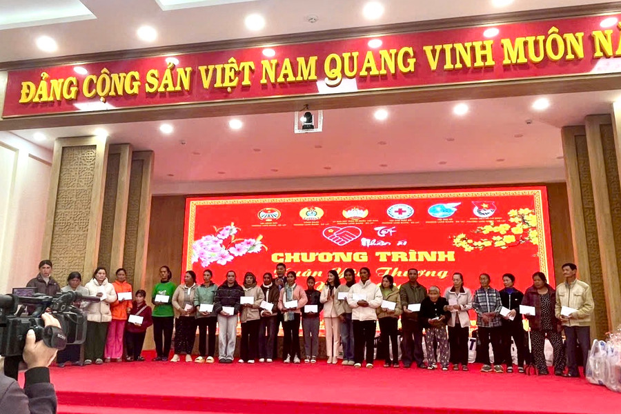Phường Lang Biang - Đà Lạt trao hơn 750 phần quà “Tết Nhân ái” đến người dân khó khăn