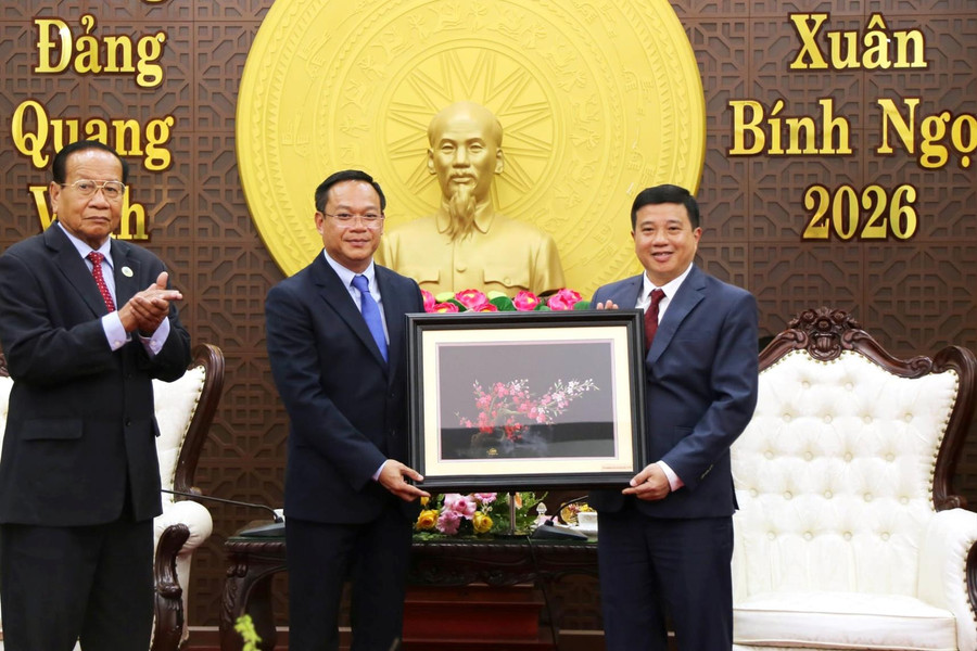 Bí thư Tỉnh ủy Lâm Đồng Y Thanh Hà Niê Kđăm tiếp xã giao Đoàn công tác tỉnh Mondulkiri