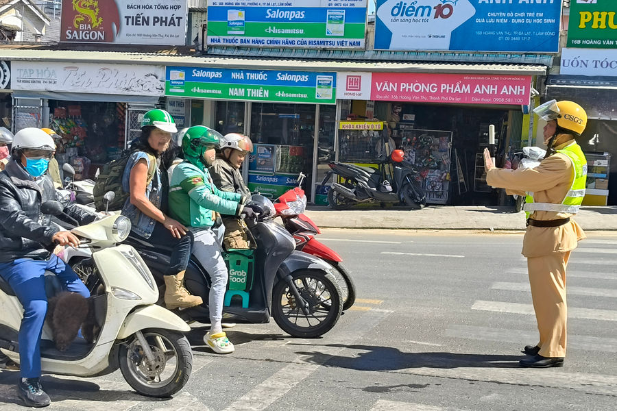 Công an Lâm Đồng gác cho dân vui xuân, thức cho dân ngủ ngon