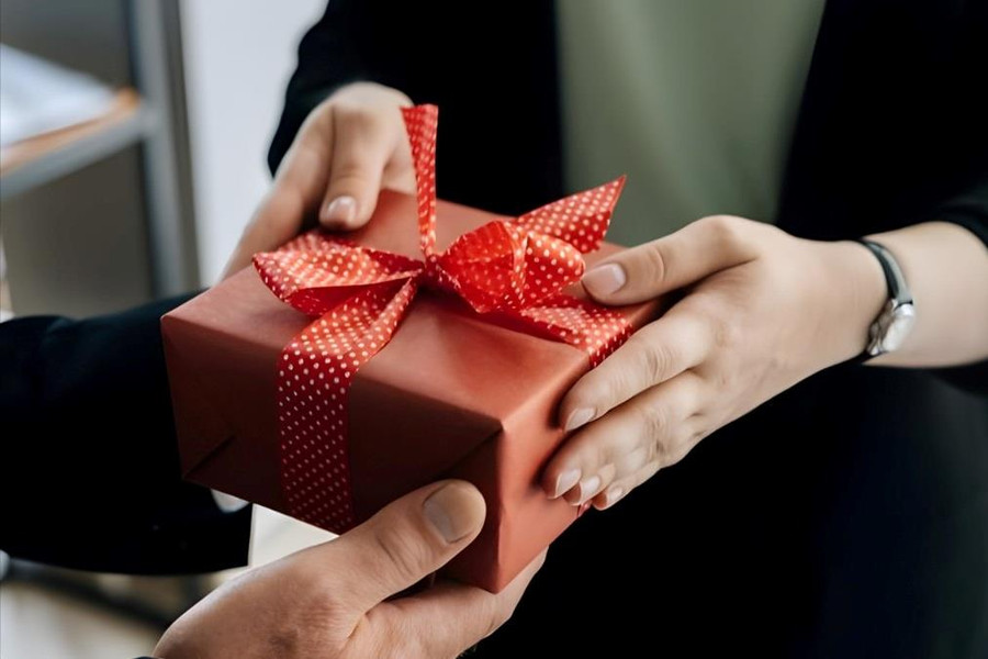 Quà tất niên nhỏ gọn, phù hợp tặng tập thể tiệc cuối năm