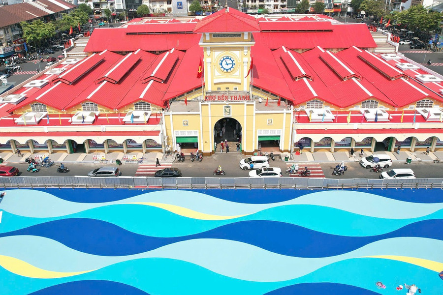 TP.HCM: Chợ Bến Thành và Hồ Con Rùa rực rỡ sau khi 'thay áo mới' đón Tết 2026