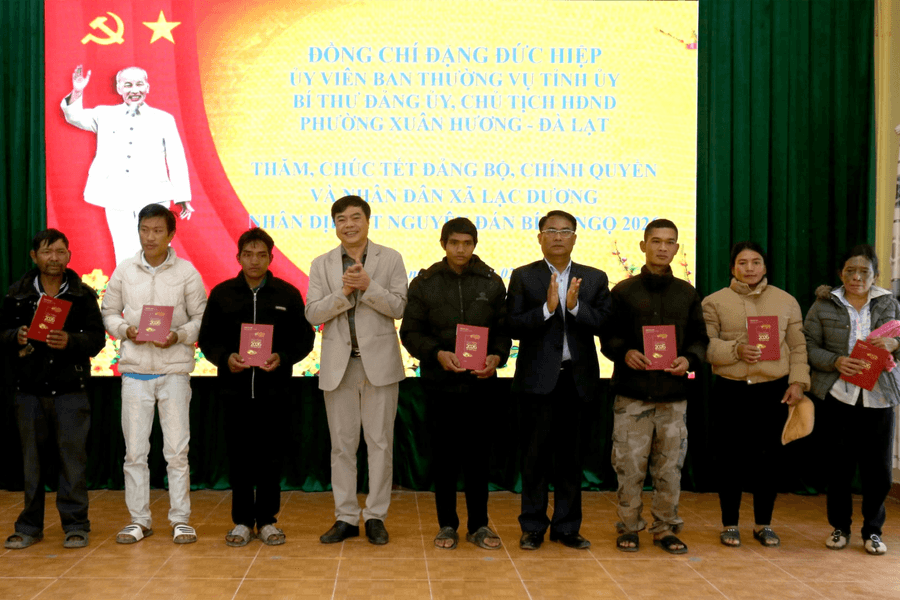 Phường Xuân Hương - Đà Lạt chúc Tết hộ nghèo, gia đình có hoàn cảnh khó khăn tại xã Lạc Dương, phường Cam Ly - Đà Lạt