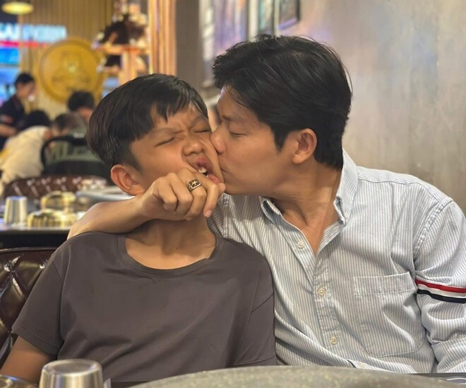 Nhạc sĩ Nguyễn Văn Chung nỗ lực kết nối lại với con trai sau thời gian bận rộn