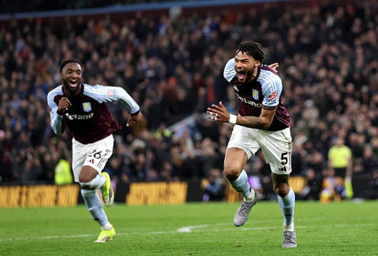 Aston Villa thắng Brighton 1-0: Tyrone Mings tỏa sáng và kỷ lục của James Milner