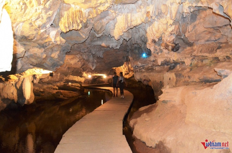 Ninh Bình: Khám phá động Tiên Cá – “cung điện” huyền bí trong lòng đất Thung Nham