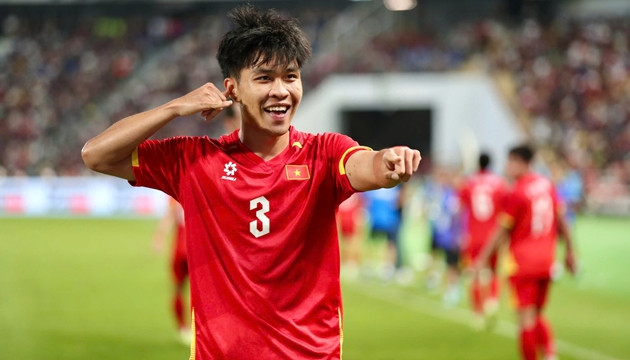 Trung vệ Phạm Lý Đức của CAHN đứng trước cơ hội sang Hàn Quốc thi đấu tại K-League 2
