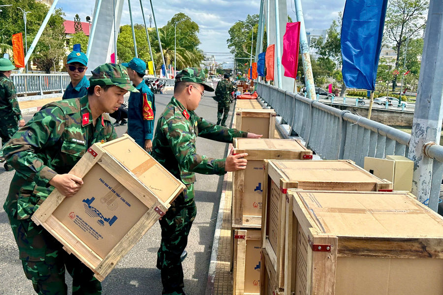 120 giàn pháo hoa sẵn sàng cho đêm giao thừa tại cầu Lê Hồng Phong