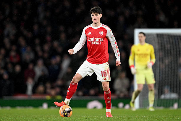 Arsenal đối mặt khủng hoảng hàng thủ: Ben White và Calafiori dính chấn thương