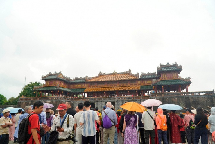 Huế: Trải nghiệm không khí Tết Hoàng cung tại Đại nội ngày đầu năm mới