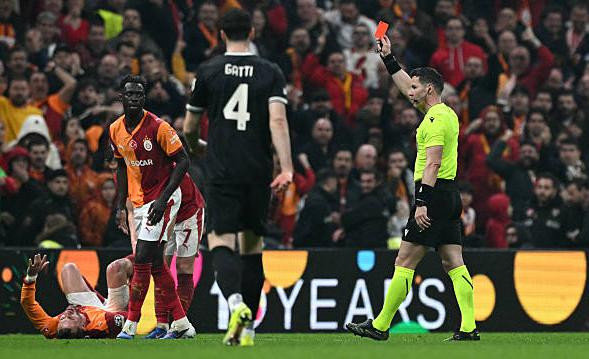 Juventus thảm bại 2-5 trước Galatasaray: Cú sốc Istanbul và lời cảnh Link vào cho bóng đá Ý