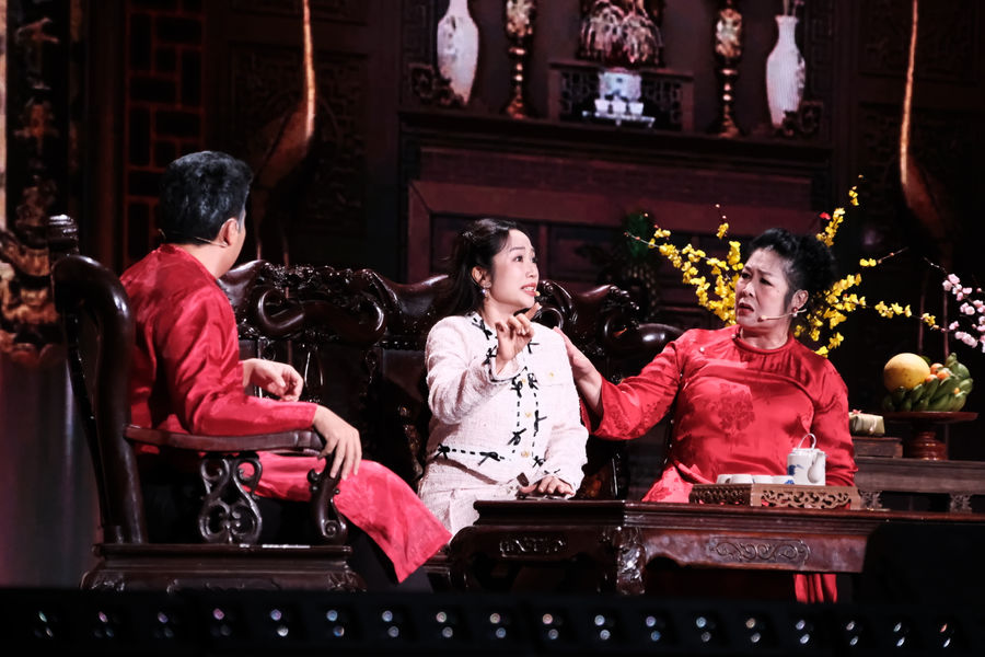 Gala cười 2026: 'Tết thuê' châm biếm dịch vụ hóa cảm xúc và thông điệp nhân văn