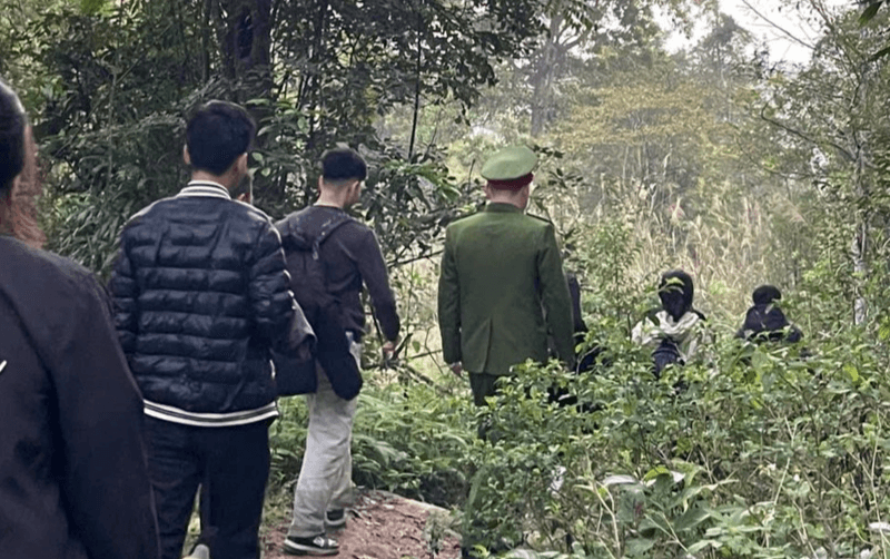 Công an xã Tây Yên Tử giải cứu thành công 4 du khách bị lạc trong rừng sâu