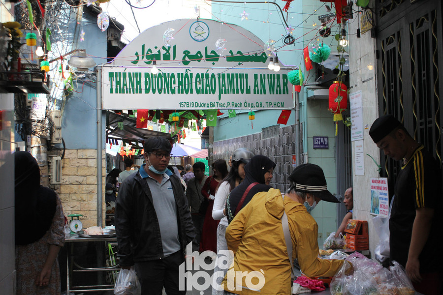 TP.HCM: Khám phá hội chợ ẩm thực Ramadan độc đáo của người Chăm tại Quận 8