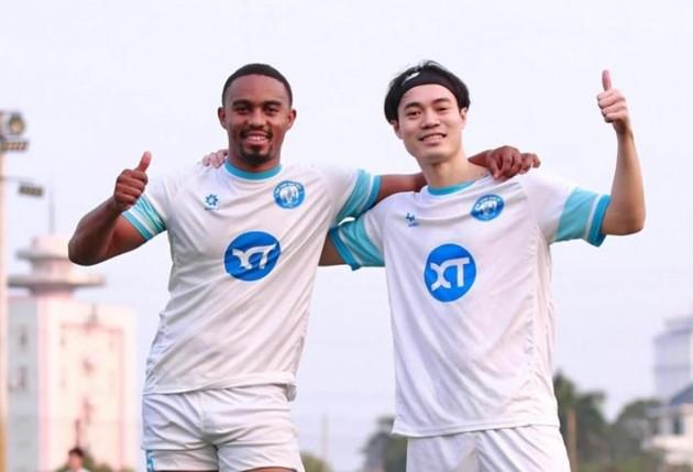 Văn Toàn tái xuất: 'Phao cứu sinh' cho Nam Định trong cuộc đua trụ hạng V-League