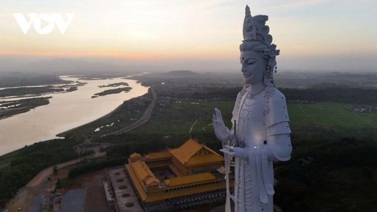 Quảng Ngãi: Chiêm bái chùa Minh Đức và tượng Phật cao nhất Đông Nam Á