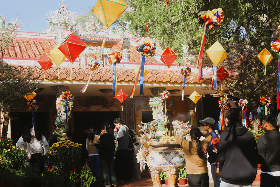 The Beauty of Visiting the Pagoda at Lunar New Year