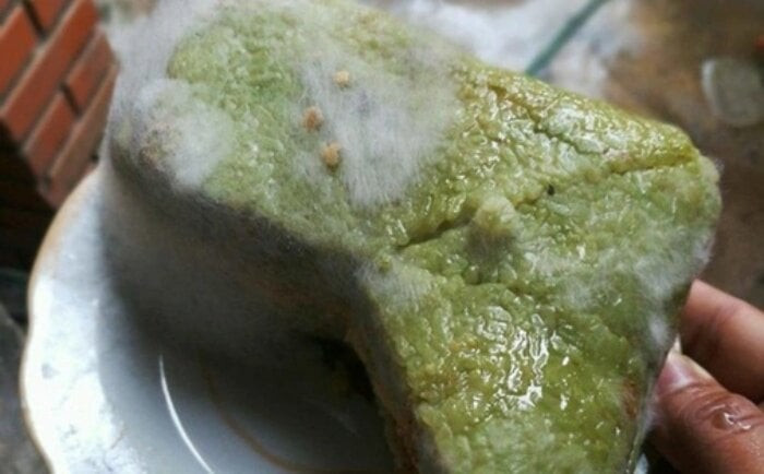Bánh chưng bị mốc vỏ có nên cắt bỏ rồi rán ăn không