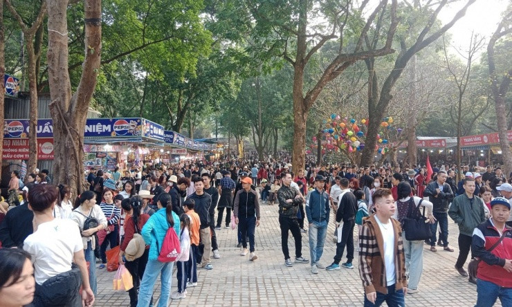 Chùa Hương, Yên Tử và núi Bà Đen: Trải nghiệm hành hương và thực tế quá tải dịp Tết 2026