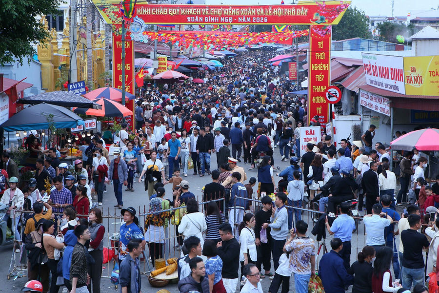 Chợ Viềng Ninh Bình: Khám phá phiên chợ cầu may độc nhất chỉ họp một lần trong năm