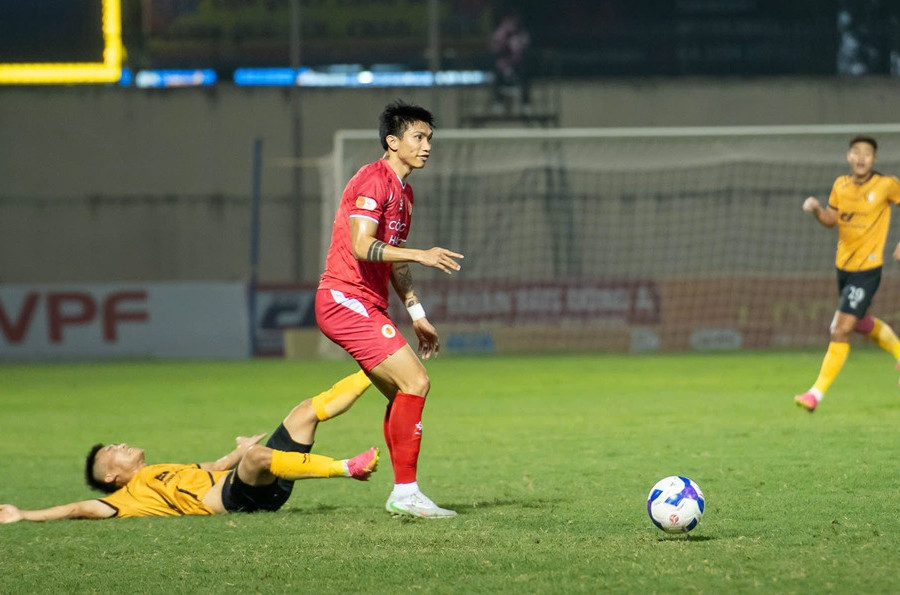 CAHN ngược dòng thắng Thanh Hóa 3-1: Siêu phẩm không tưởng của Đoàn Văn Hậu