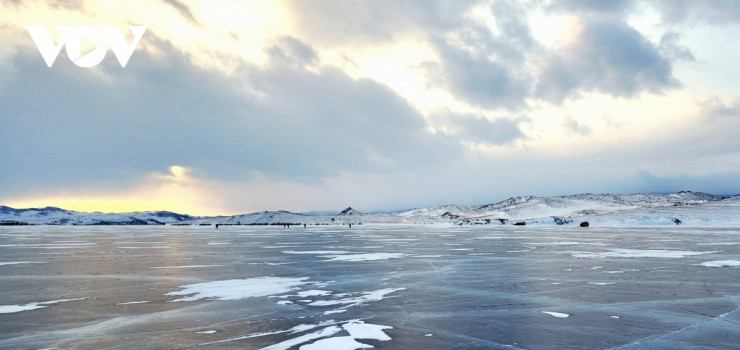 Hồ Baikal: Hành trình khám phá "mắt xanh" Siberia và vẻ đẹp băng giá nghìn năm