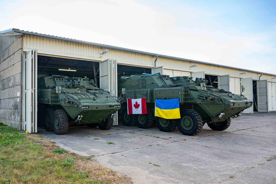 Canada viện trợ hơn 400 xe bọc thép LAV 6 và Roshel Senator cho Ukraine