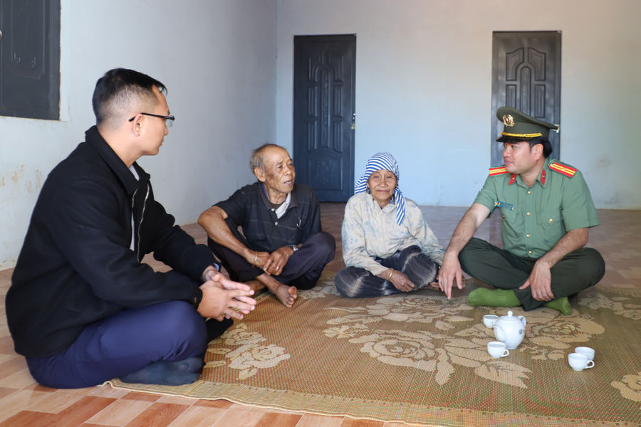 Lâm Đồng “đi từng ngõ, gõ cửa từng nhà" tuyên truyền bầu cử