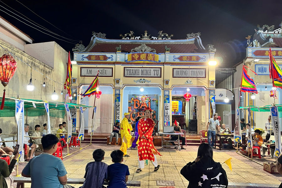 Về miếu Hải Tân rủ nhau vui hội bài chòi