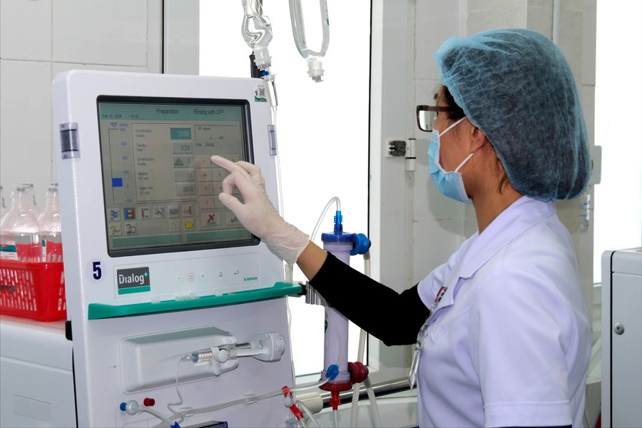 Máy chạy thận về vùng biên, bệnh nhân bớt gánh nặng đi xa