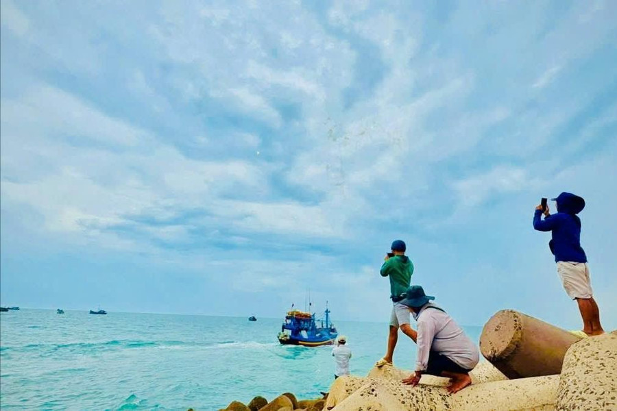 Phước Hội tăng cường cảnh báo an toàn tại cửa biển La Gi