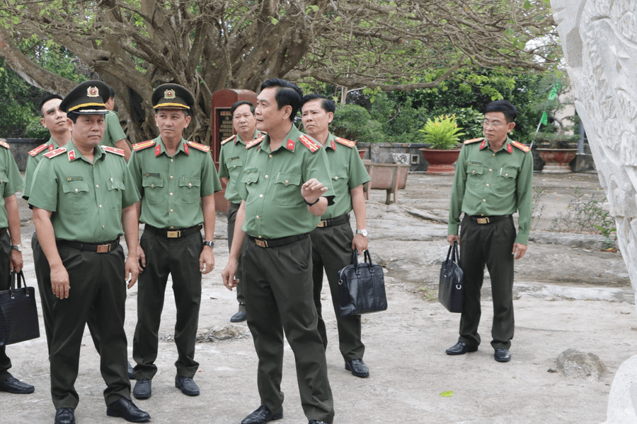 Bộ Công an khảo sát tôn tạo di tích Hòn Đá Bạc và xây dựng 500 căn nhà tại Cà Mau