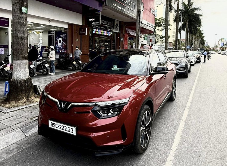 VinFast VF 8: Chủ xe Hà Nội tiết kiệm 25 triệu đồng mỗi tháng sau 20.000 km vận hành