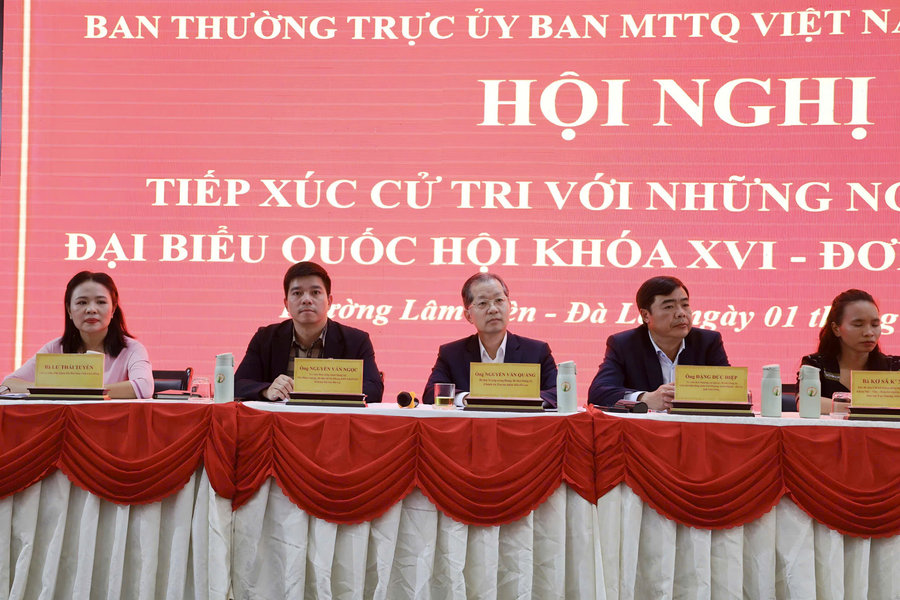 Ứng cử viên ĐBQH khóa XVI tiếp xúc cử tri Trường Đại học Đà Lạt