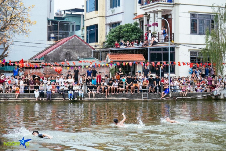 Làng Lại Yên Hà Nội: Sôi nổi hội thi bắt vịt truyền thống tại đầm Kính Thiên Đài dịp đầu năm