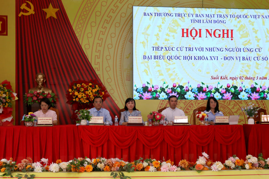 Ứng cử viên ĐBQH khóa XVI lắng nghe kiến nghị của cử tri Suối Kiết, Trà Tân