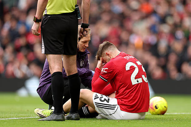 Luke Shaw dính chấn thương trớ trêu ngay sau lời khen của Michael Carrick