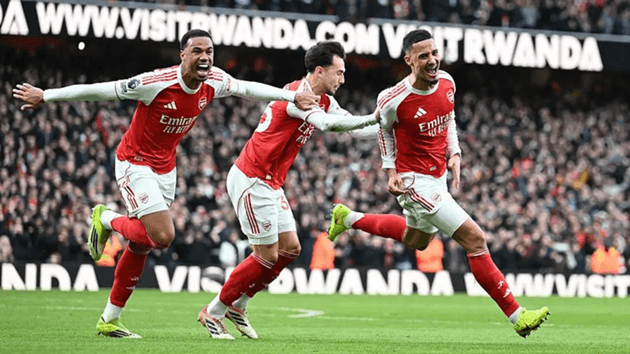 Arsenal hạ Chelsea 2-1: Vũ khí phạt góc đưa Pháo thủ tiến gần ngôi vương Ngoại hạng Anh