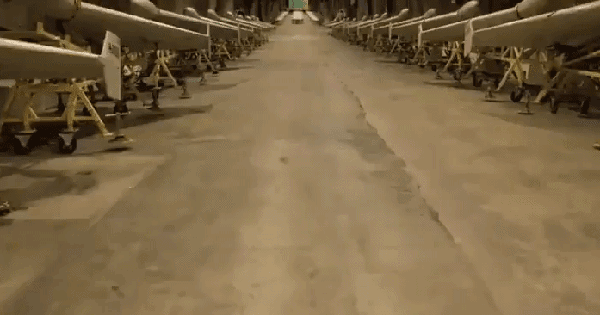 Iran công bố video hệ thống hầm ngầm chứa hàng loạt máy bay không người lái chiến lược