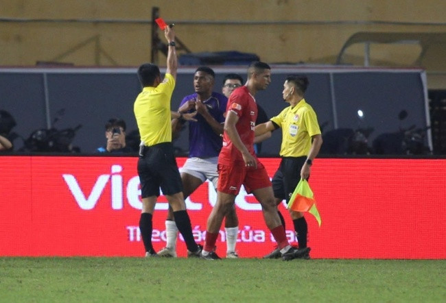 Hà Nội FC mất hai trụ cột quan trọng trước trận derby Thủ đô với CAHN