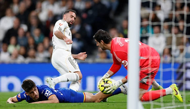 Real Madrid thua sốc Getafe 0-1: Hàng công tê liệt, hy vọng bám đuổi Barca lung lay