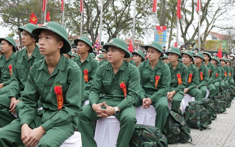 Chế độ, chính sách với hạ sĩ quan, binh sĩ tại ngũ, xuất ngũ; thân nhân hạ sĩ quan, binh sĩ tại ngũ
