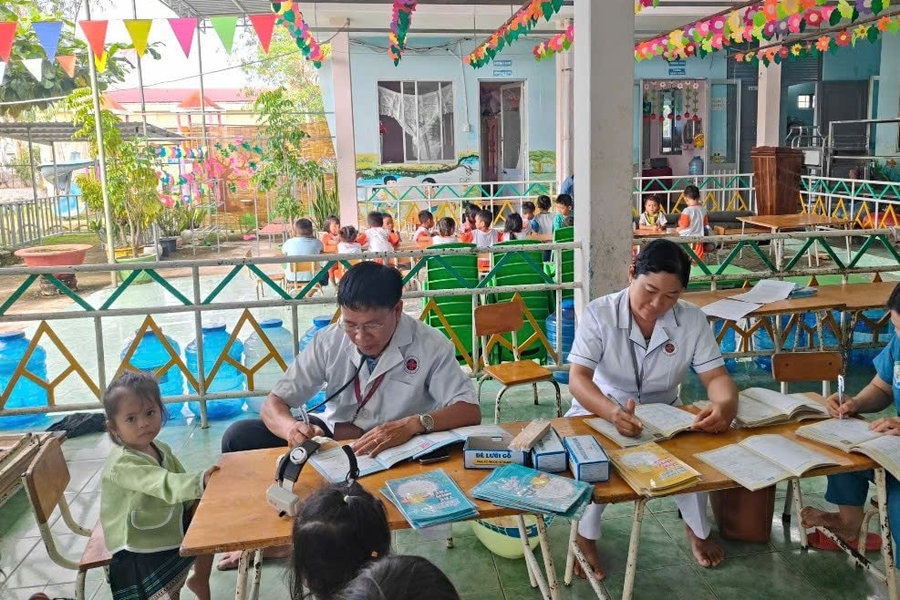 Nâng cao chất lượng chăm sóc sức khỏe ở Phan Sơn